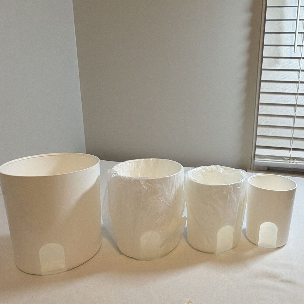 Tupperware White Round Plastic Food Storage Containers **No Lids 4pc Set